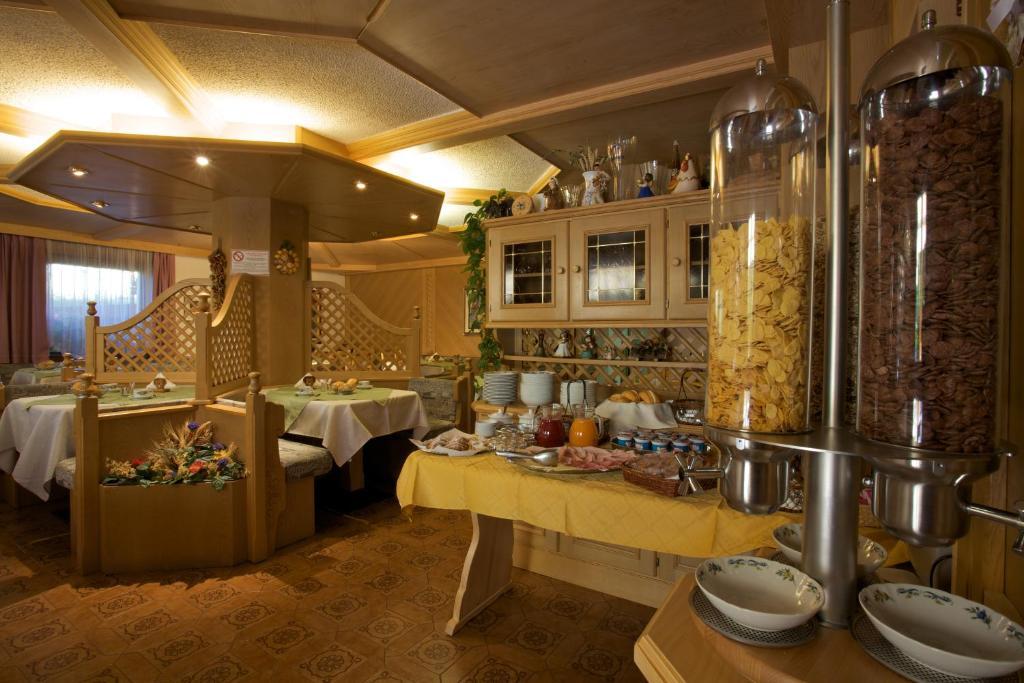 Albergo Bellaria Carano (Trentino) Exterior foto