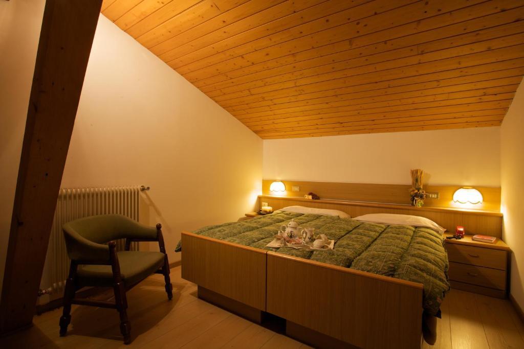 Albergo Bellaria Carano (Trentino) Quarto foto