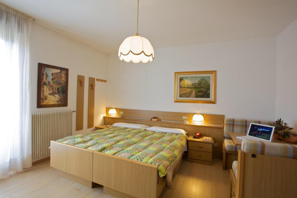 Albergo Bellaria Carano (Trentino) Quarto foto